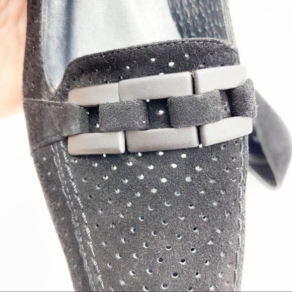 Stuart Weitzman Vintage Perforated Black Suede Heeled Loafers Sz 7 Work Office C - Picture 8 of 12